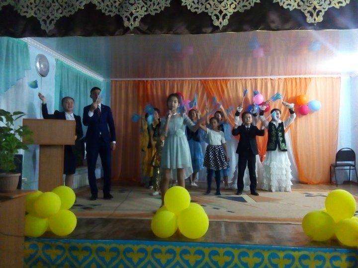 Қазақстанның тұңғыш «Президент күніне» арналған барша қазақ халқының бірлігі күні тақырыбындағы әдеби кеш.